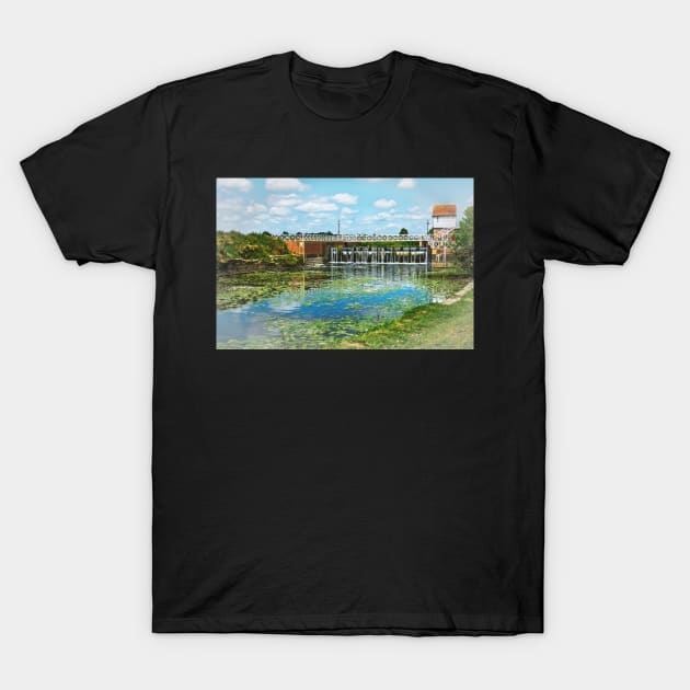 Abbey Mill Weir At Tewkesbury T-Shirt by IanWL